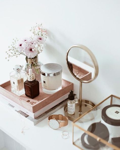 The Golden Girl | Pretty Things, Aesthetic, makeup, relaxing, pink, soft pink, makeup, baths, flowers, shades of pink, style, fashion blogger, blogger, inspiration Organized Vanity, Room Vanity Ideas, Everyday Skin Care Routine, Everyday Skincare, Bedroom Makeup Vanity, Makeup Organization Vanity, Vanity Organization, Room Deco, Bedroom Vanity