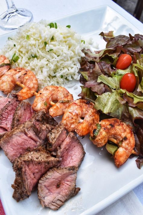 Easy and Yummy Surf 'n' Turf Dinner Marinated Grilled Shrimp, Surf N Turf, Kebabs On The Grill, Easy Steak Recipes, Easy Steak, Traditional Breakfast, Surf And Turf, Dinner Party Menu, Summer Cooking