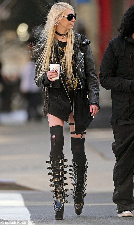 Taylor Momsen Outfits, Taylor Momsen Style, Taylor Momson, Ripped Tights, Taylor Dayne, Pleaser Heels, Rocker Girl, The Pretty Reckless, Taylor Momsen