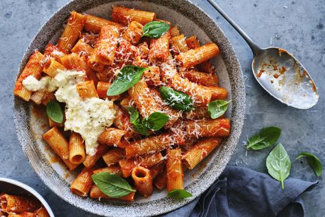 Karen Martini’s one-tray roasted tomato, red capsicum and chilli pasta sauce recipe Capsicum Pasta, Sun Dried Tomato Chicken Pasta, Tomato Chicken Pasta, Sun Dried Tomato Chicken, Chilli Pasta, Sauce For Pasta, Penne Alla Vodka, Tomato Chicken, Tomato Pasta Sauce