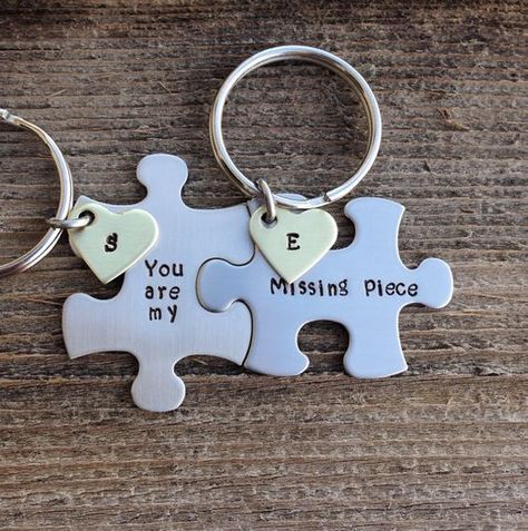 Clay Date, Paper Flowers Easy, Puzzle Piece Crafts, Date Ideas For Couples, Diy Paper Flowers, Flowers Easy, Clay Keychain, Romantic Ideas, Puzzle Crafts