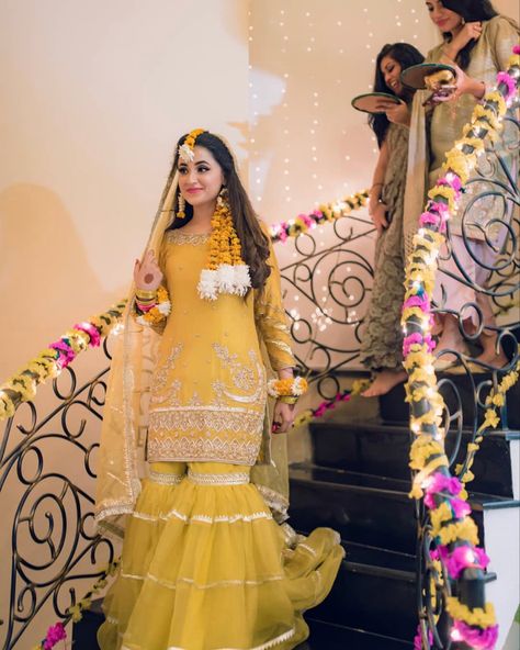 Party Wear Salwar Suits, Mehndi Dress For Bride, Mehandi Dress, Pakistani Mehndi Dress, Latest Party Wear Suits, Mayon Dresses, Party Wear Suits, Mehndi Outfit, Party Wear Salwar