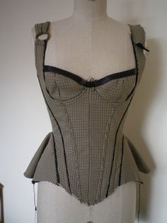 Balconette Corset, Corset With Cups, Tweed Corset, Cupped Corset, Corset Ideas, Cup Corset, Modern Corset, Corset Shop, Princess Line