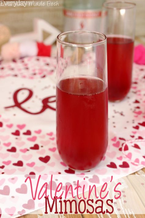 The perfect drink to enjoy on the official "love" day has to be red! These Valentine's Mimosas are made with pink champagne and pomegranate juice; the perfect combination. | EverydayMadeFresh.com Valentine Cocktails, Mimosa Cocktail, Day Cocktails, Valentines Breakfast, Cheesecake Mix, Mimosa Recipe, Holiday Side Dishes, Pomegranate Juice, Adult Beverages