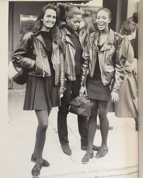 Gail Elliott, Karen Alexander & Naomi Campbell, New York, 1987. Photographed by Bill Cunningham. Karen Alexander, Bill Cunningham, Original Supermodels, Fashion Themes, Young Fashion, Naomi Campbell, Black Culture, Barneys New York, School Fashion