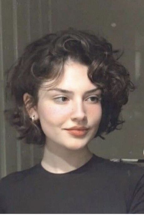 Top 50 Short Bob Hairstyles for Women in 2024 (Detailed Gallery + Video) | 50 Stunning Short Bob Hairstyles for Women Trending in 2024 | Aesthetic Women's Hairstyles & Haircut Inspo Layered Curly Haircuts, Bob Haircut Curly, Layered Curly Hair, Wavy Haircuts, Hair Inspiration Short, Short Curly Haircuts, Short Haircuts For Women, Haircuts For Curly Hair, Curly Hair Women