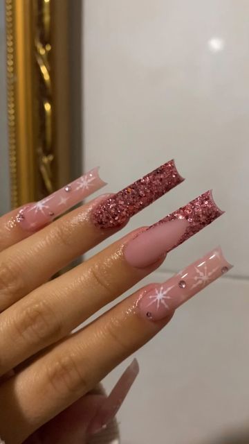 Glitter Christmas Nails Acrylic, Loose Glitter Nails, Glitter Christmas Nails, Ooga Booga, Nail Art Tutorials, Matte Top Coat, Acrylic Nails Coffin Pink, Pearl Nails, Nail Ring