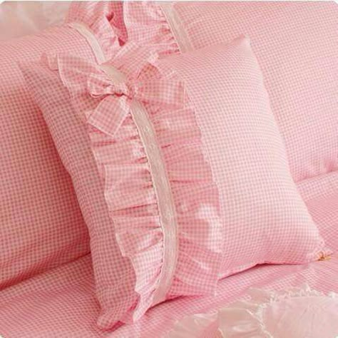 Draps Design, Fancy Pillows, Ruffle Duvet Cover, Bow Pillows, Bed Cover Design, Designer Bed Sheets, Creative Pillows, Pillows Decorative Diy, Sewing Cushions