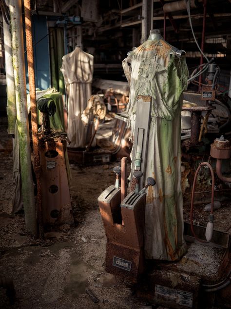 Forest Haven Asylum, Maryland. 1925-1991 Roman Candle, Abandoned Asylums, Ghost Towns, Photographic Art, Abandoned Houses, Abandoned Places, Old Houses, Great Places, Victorian Dress