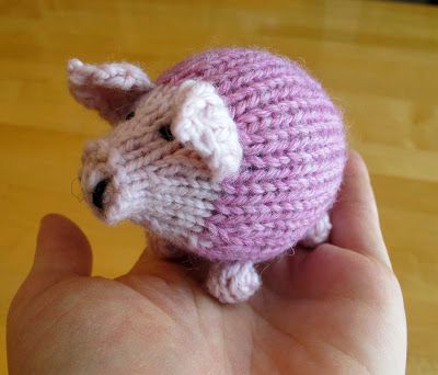 A Wee Little Knit Pig Knit Pig Pattern Free, Pig Knitting Pattern Free, Charity Ideas, Baby Hat Knitting Patterns Free, Animal Knitting, Knitting Board, Small Pigs, Knitting Toys, Baby Hat Knitting Pattern