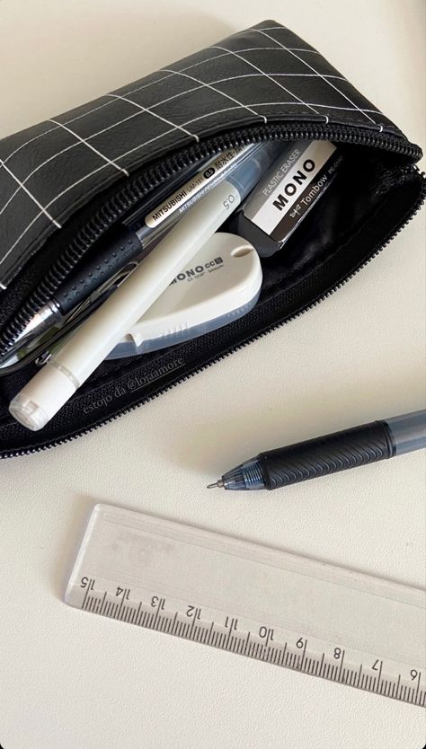 Studying Stationary, School Bag Essentials, Inside My Bag, Study Stationery, Academic Motivation, Cute Stationary, School Inspiration, Study Motivation Inspiration, Studying Inspo