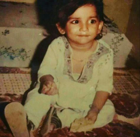 Cute Sushant in his childhood 😍 Sushant Singh Rajput Childhood, Pic With Dog, Hakka Noodles, Childhood Images, Pure Soul, Funny Test Answers, Unseen Images, Sushant Singh Rajput, Childhood Pictures