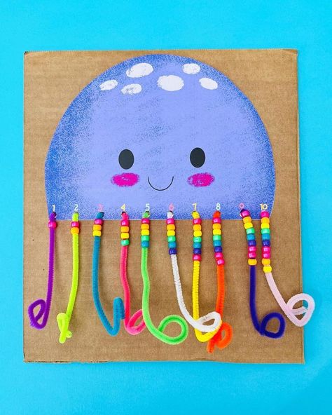 Jellyfish Counting, Ocean Preschool, Animale Marine, Daycare Art, Ocean Theme Preschool, Under The Sea Crafts, Jellyfish Craft, Learning Preschool, Ocean Activities