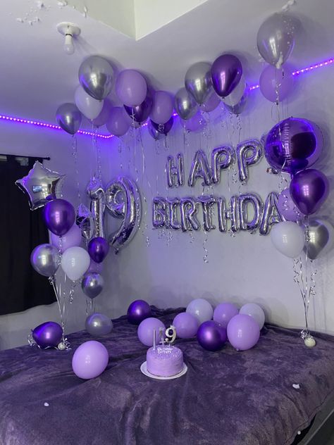 Cute Birthday Decoration Ideas, Purple Decorations Party Birthday, Happy Birthday Room Decoration, Birthday Color Theme, Purple Themed Birthday Party, Birthday Decorations Purple, Purple Birthday Party Decorations, Birthday Room Surprise, Purple Birthday Decorations