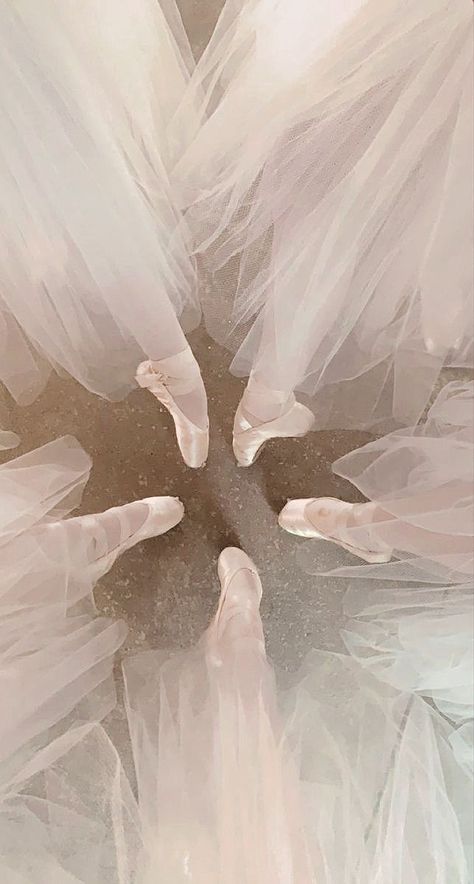 Ballerina Wallpaper, Ballet Wallpaper, Dance Wallpaper, Swan Lake Ballet, Ballet Pictures, Billy Elliot, Ballet Beauty, Dance Dreams, Ballet Inspiration