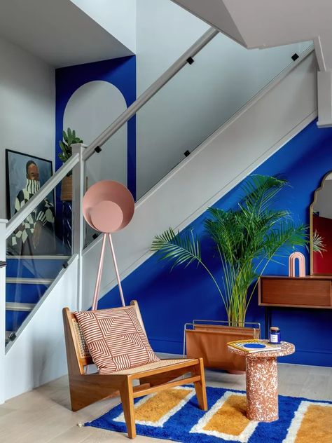 3 Home Design Trends That Will Define Summer 2024, According to Pinterest Striped Ceiling, Kitchen Colour Combination, London Townhouse, Yves Klein, London House, Living Room White, Main Bedroom, London Design, Wall Graphics