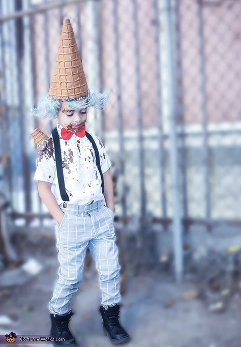 Ice Cream Man Costume, Ice Cream Cone Halloween Costume, Best Diy Costumes, Ice Cream Cone Costume, Ice Cream Costume, 2015 Halloween Costumes, Halloween Ice Cream, Cardboard Costume, Cone Hat