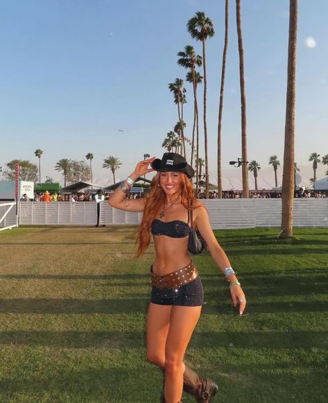 A Coachella round-up🫶 The best weekend spent with our @ohpolly girls🌵 Coachella Outfit Sparkle, Beach Party Fits, Coachella Theme Party Ideas, Listen Out Festival Outfits, Desert Festival Outfits, Black Coachella Outfit, Coachella Outfit 2024, Nye Rave Outfit, Festival Outfits 2024