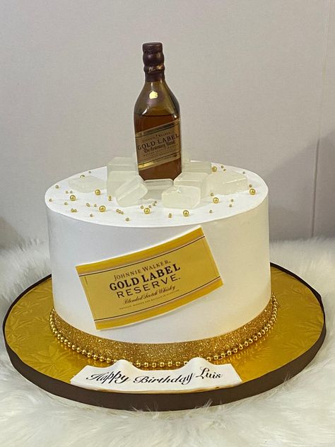 Whisky Party, Donut Ideas, Delish Cakes, Bottle Cake, Cake Decorating For Beginners, Cakes For Men, Cupcake Muffins, Gold Labels, Birthday Cakes