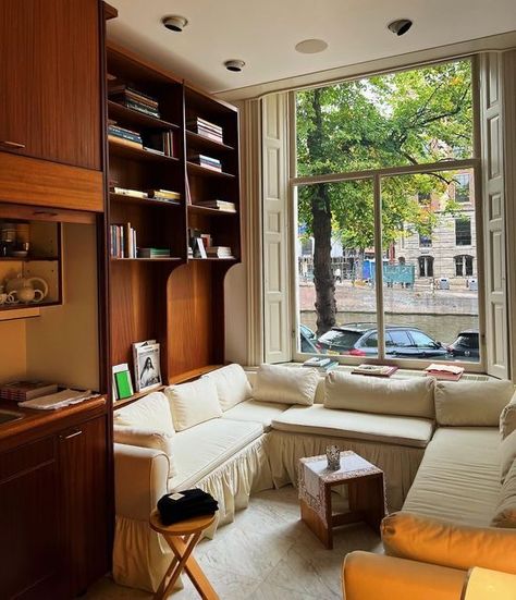 Row House Living Room Narrow, French Rustic Living Room, Amsterdam Houses Interior, Living Room With Library, Amsterdam Interior Design, Amsterdam Home, Amsterdam Apartment, Dream Apartment, House Room