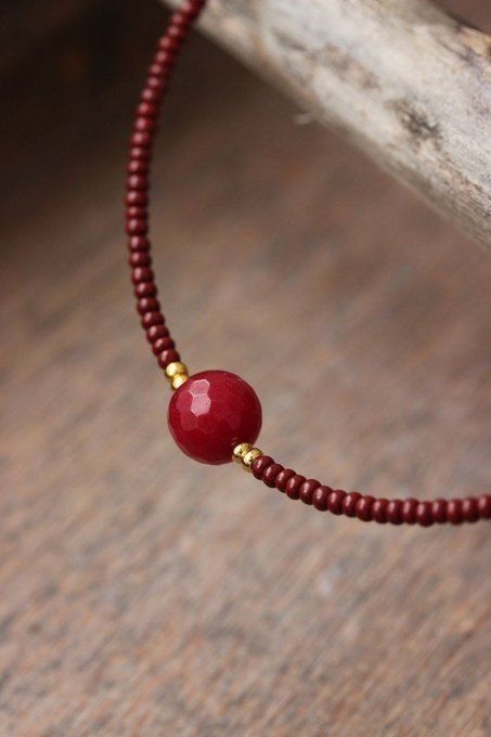 Red Bead Necklace Ideas, Single Bead Necklace, Glass Beads Necklace, Fancy Jewelry Necklace, Bijoux Fil Aluminium, Beaded Jewelry Necklaces, Beaded Necklace Designs, Wedding Jewellery Collection, Stone Beaded Necklace