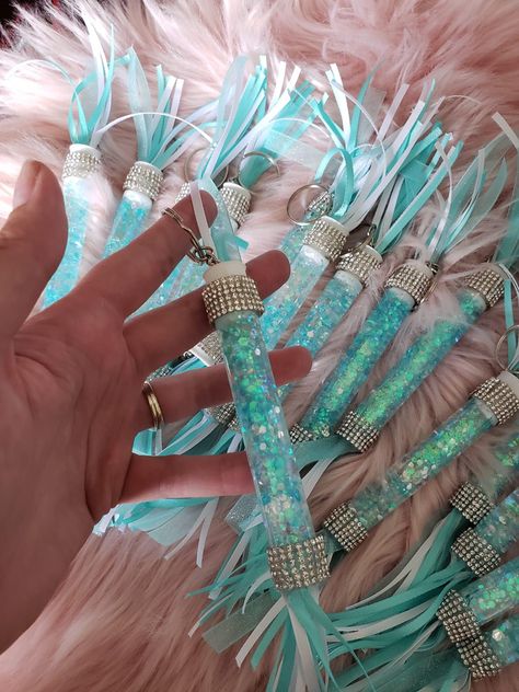 Spirit Stick Keychains, Mini Cheer Spirit Sticks, Cheer Clothespins For Backpacks, Cheer Team Gift Ideas Diy, Cheer Choreography Gifts, Cheerleader Clothes Pins, Cute Cheer Gifts Diy, How To Make Spirit Sticks Cheer, Drill Team Gift Exchange Ideas