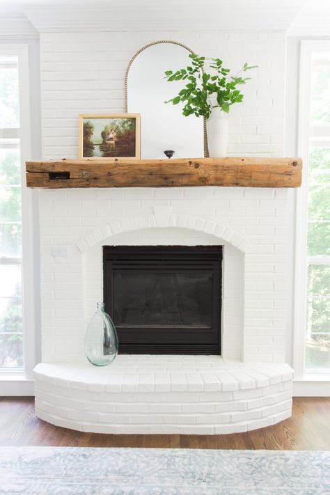 Benjamin Moore White Dove OC-17 - Amelia Lawrence Style Mirror Over Fireplace, Light Grey Paint Colors, White Brick Fireplace, Painted Brick Fireplace, Brick Fireplace Makeover, Paint Fireplace, Benjamin Moore White, Farmhouse Renovation, Best White Paint