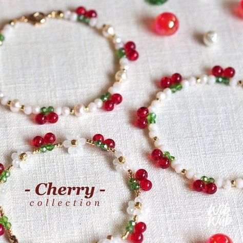 Seed Bead Bracelet With Charm, Fruit Beaded Bracelet, Cherry Beaded Bracelet, Bracelet Patterns Beads, Cherry Beads, Cherry Bracelet, Beaded Cherry, Flower Bead Bracelet, Flower Beaded Bracelet