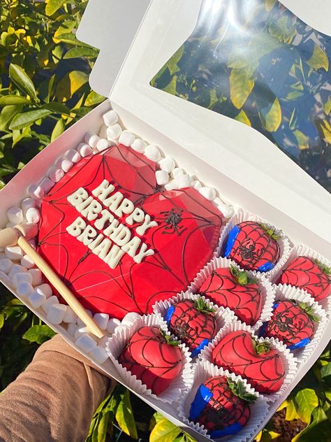 Strawberries Chocolate, Chocolate Covered Strawberries Bouquet, Spiderman Gifts, Image Spiderman, Spiderman Theme, Spiderman Birthday Party, Chocolate Covered Treats, Spiderman Cake