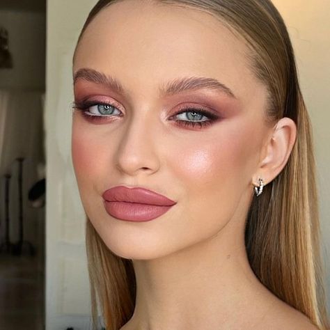 Make Up By Ido Shohat on Instagram: "Smoky pink makeup Kim on the lips Queen cheeks on the eyes" Pink Eye Makeup, Pink Eye, Pink Makeup, Makeup Inspo, Eye Makeup, Hair Makeup, Make Up, Lips, Queen