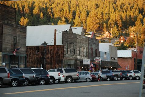 Roslyn, WA (aka "Cicely, Alaska" in Northern Exposure) Northern Exposure Tv Show, Roslyn Washington, Seattle Bars, The Cascades, Northern Exposure, Crazy Quilt, Cozy Mysteries, The Crazy, Seattle Washington