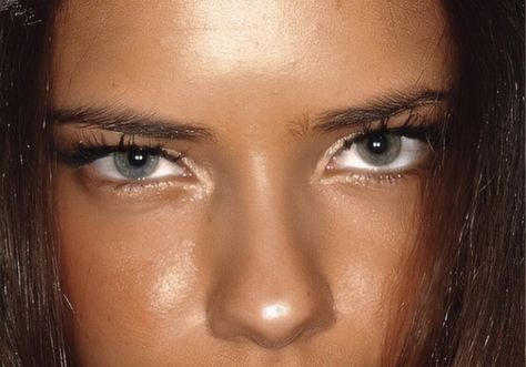 Hair Copper Brown, Adriana Lima Eyes, Brown Eyeliner Pencil, Sherilyn Fenn, Brown Eyeliner, Mascara Tips, Make Up Inspo, Copper Brown, How To Apply Mascara