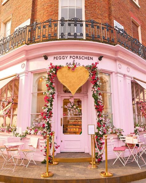 Peggy Porschen (@peggyporschenofficial) • Instagram photos and videos Layering Jackets, Best Places In London, Belgravia London, Peggy Porschen, One Way Ticket, Hotels In London, Elizabeth Street, Italian Riviera, Linen Layers