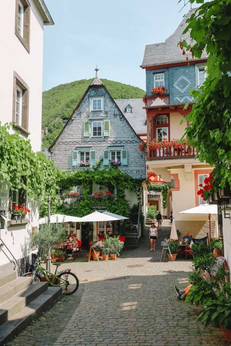 Little Town Aesthetic, Eltz Castle, Castle In Germany, Cute Town, Germany Castles, Halong Bay, Voyage Europe, Beautiful Places To Travel, Oh The Places Youll Go