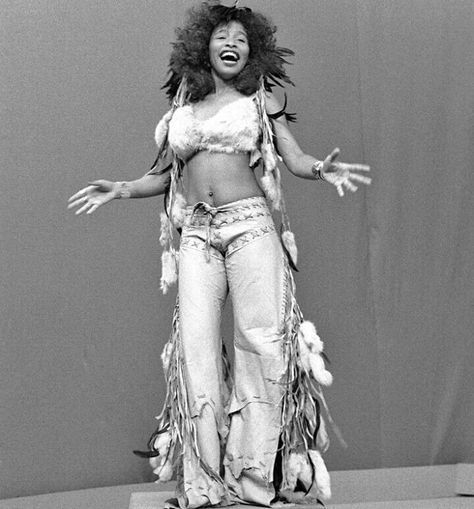 Chaka Khan and her 70's Native American flow. Berklee College Of Music, Meagan Good, Chaka Khan, Oh My Goddess, Black Panther Party, Black Panthers, Vintage Black Glamour, Black Hollywood, The Jacksons