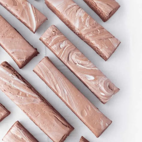 Nutella Candy, Nutella Ingredients, Nougat Recipe, Nougat Candy, Homemade Candy Bars, Candy Wafers, Nutella Desserts, Homemade Candy, Cocoa Chocolate