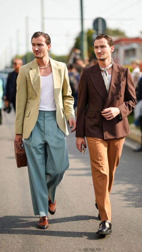 Tailored and twinning is winning! 🤎 2022 Street Style, Interview Suits, Look Formal, Mens Editorial, Mens Outfit Inspiration, Suit Style, Men Fashion Casual Outfits, Fall 2022, Fashion Photoshoot