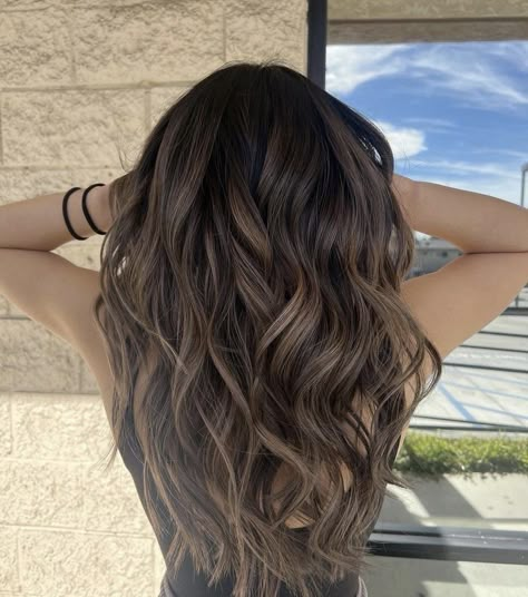 Trendy Balayage, Brown Hair Inspiration, Highlights Curly Hair, Black Hair Balayage, Brown Hair Looks, Brown Hair Inspo, Brunette Hair With Highlights, Balayage Hair Dark, Caramel Balayage