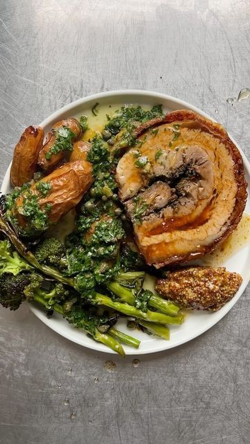 Mob on Instagram: "Today, we’re showing you how to nail porchetta at home. Crispy crackling, beautifully juicy in the middle. We’re pairing with a @cornishorchards Vintage Cider. Made from 100% fresh pressed apples and matured for a longer time period, that cider is the perfect thing to help to cut through the richness of the porchetta. This is a lovely, balanced recipe. It’s a real Sunday treat. Full recipe is at the link in bio. @dinnerbyben #Ad #CornishOrchards #LocallyPressedCider" Porchetta Recipe, Porchetta Recipes, Fennel Pasta, Quick Salsa, Macaroni Soup, Stuffed Pork, Creamy Spinach, Boneless Pork, Oranges And Lemons