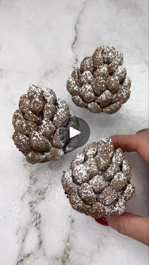 11M views · 3.9K reactions | Turning cupcakes into Pine Cones 🤎🤎

This is such a simple one, I think anyone could “nail it” 

Use folded up pieces of baking paper or foil to shape your cupcakes. Add a swirl of chocolate buttercream. Use chocolate cereal (I used MILO) to make your pine cones. Dust them with powdered sugar. 🌲🤎

That’s it 💁🏼‍♀️ you nailed it 😛🤎

#cupcake #fallbaking #pinecone #cakedecorating #christmasinspiration #cakedbyrach | Caked By Rach | Auni · Twinkling Lights (Reimagined) Christmas Pastry Recipes, Baking Recipes Muffins, Cheese Cupcake, Cone Cupcakes, Christmas Pastries, Spring Cupcakes, Chocolate Cereal, Cupcake Cones, Christmas Cake Decorations