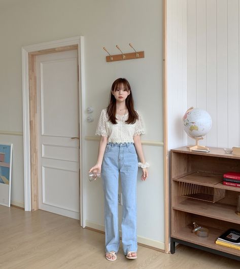 Sandals Korean Outfit, Simple Style Outfits, Casual College Outfits, Korean Casual Outfits, Casual Day Outfits, Korean Girl Fashion, Trendy Fashion Outfits, Asian Outfits, Simple Trendy Outfits