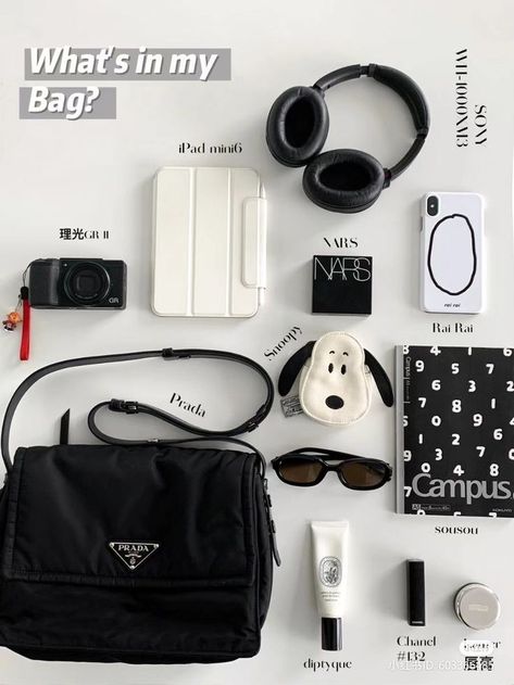 Bag Essentials Everyday, Schul Survival Kits, Back To University, What's In My Backpack, Everyday Bag Essentials, Everyday Carry Bag, What's In My Purse, School Bag Essentials, Backpack Essentials