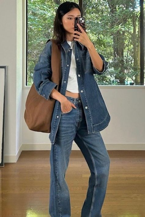 woman wearing an oversized denim shirt, white t-shirt, and jeans Cropped Denim Shirt Outfit, Denim Long Sleeve Shirt Outfit, Long Sleeve Shirt Outfit, Cropped Denim Shirt, Chloe Style, Long Sleeve Shirt Outfits, Denim Shirt Outfit, Denim Long Sleeve Shirt, Body Decor