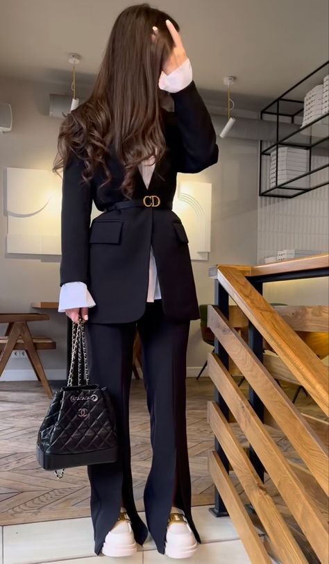 Buisness Outfits, Meeting Outfit, Best Winter Outfits, Velvet Dress Designs, Office Chic, Business Outfits Women, Bridal Dress Fashion, Elegant Dresses Classy, Modesty Fashion