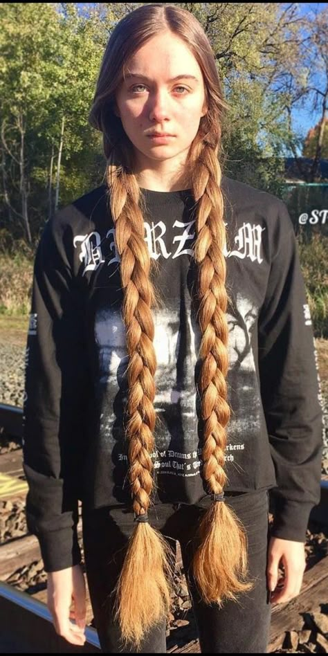 Black Metal Girl, Extremely Long Hair, Rapunzel Hair, Really Long Hair, Beautiful Braids, Good Hair, Super Long Hair, Yoga Pants Outfit, Very Long Hair