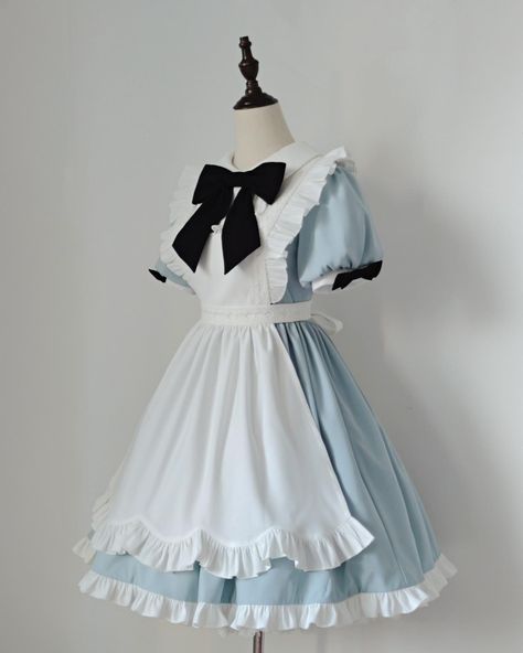 😊Elegant Lolita dress with Alice in Wonderland vibes. 👗Full set includes a dress, an apron, a sash and a black big bowknot. 👉Search 'TIMEW-016' on devilinspired.com #devilinspired #aliceinwonderland #elegantdress #eglcommunity #elegantoutfit #lolitacoord #lolitafasion Bimbocore Outfits, Alice In Wonderland Outfit, Wonderland Clothes, Alice Costume, Alice Cosplay, Alice Dress, Alice In Wonderland Dress, Wonderland Dress, Alice In Wonderland Aesthetic