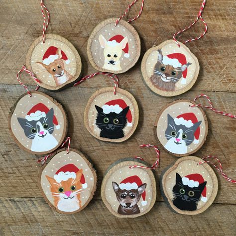 Painted Christmas Ornaments, Wood Slice Ornament, Wood Christmas Ornaments, Wood Painting, Painted Ornaments, Christmas Ornaments Homemade, Cat Ornament, Hand Painted Ornaments, Christmas Ornament Crafts