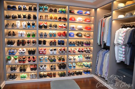 Behind-the-Scenes Set Tour of black-ish, family comedy tv sitcom on ABC – Dre's closet with shoes and caps Mens Shoe Closet, Sneaker Head Closet, Online Retail Business, Design Closet, Sneakerhead Room, Sneaker Closet, Shoe Store Design, Sneaker Displays, Hypebeast Room