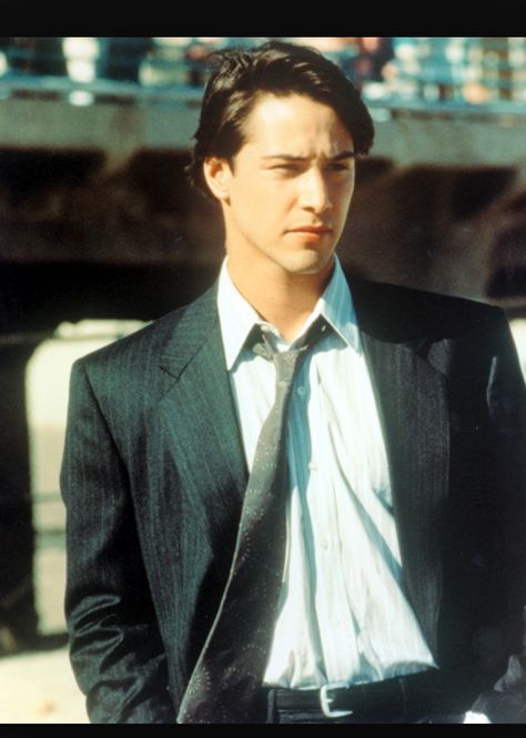 Keanu Reeves as Johnny Utah is so amazing!!! Keanu will always be Johnny Utah!! Keaune Reeves 90s, Johnny Utah, Keanu Reeves Young, Thomas Wayne, 90s Actors, Tyler Durden, Keanu Charles Reeves, Point Break, Mel Gibson