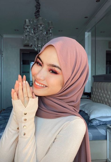 Hijab Styles For Party, Hijab Style Tutorial, Street Hijab Fashion, Hijab Style Casual, Hijabi Aesthetic, Hijabi Style, Hijabi Outfits Casual, Modesty Fashion, Beautiful Muslim Women